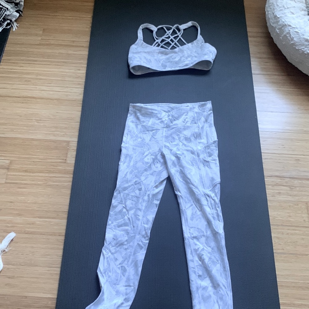 Lulu lemon legging and matching sport bra set
